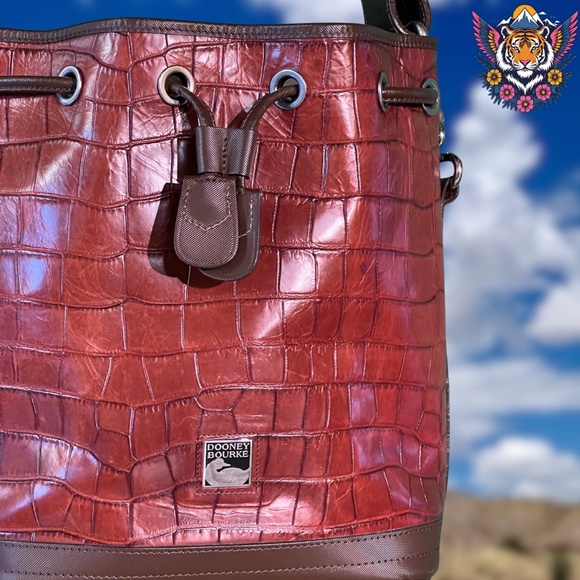 🌟Dooney & Bourke: Brown Croc-Embossed Drawstring Bucket Bag🌟 - Picture 8 of 13